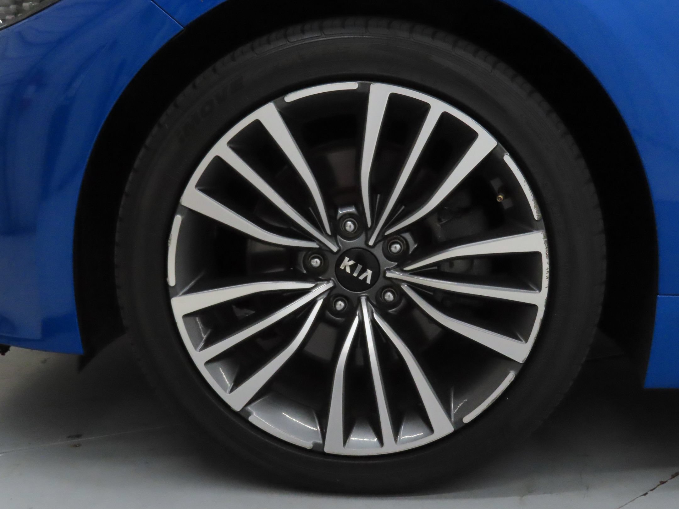Used 2018 Kia Stinger Premium AWD/4WD image 29