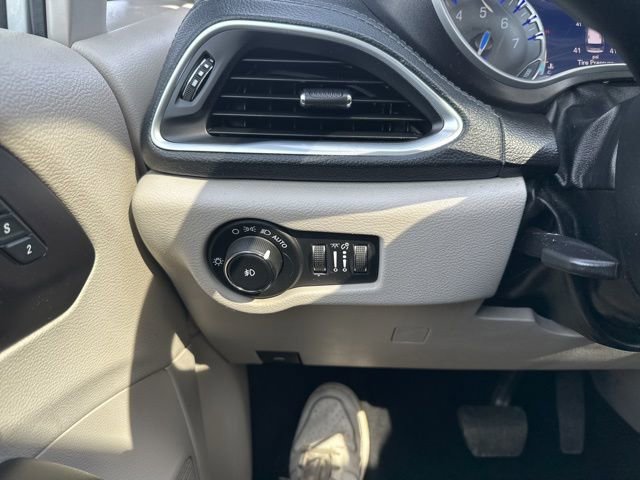 Used 2020 Chrysler Pacifica Limited FWD image 23