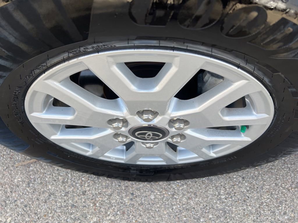 Used 2025 Toyota Tacoma SR5 AWD/4WD image 42