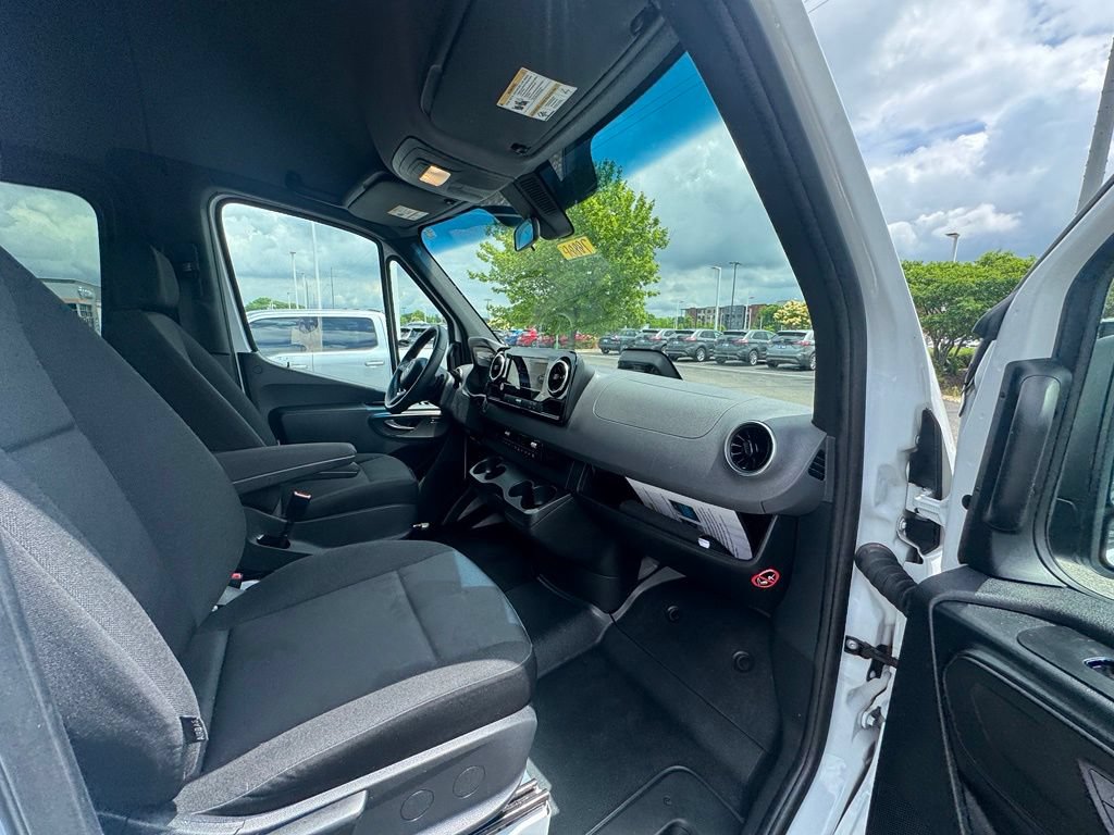 Used 2025 Mercedes-Benz Sprinter 2500 image 10