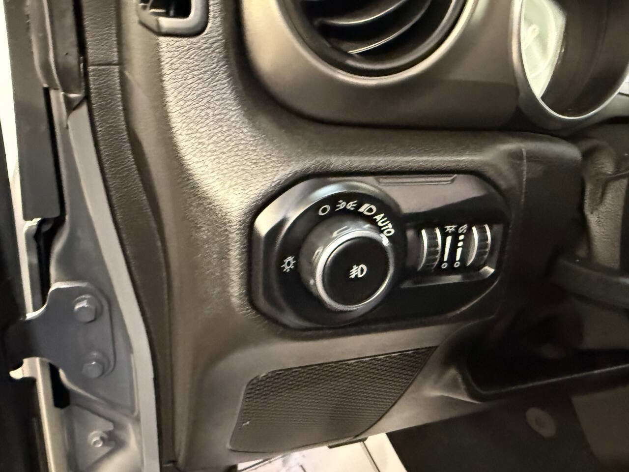 Used 2019 Jeep Wrangler Sport image 36