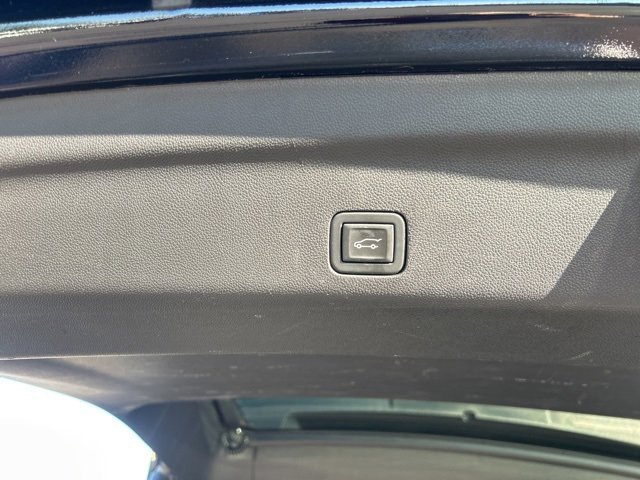 Used 2024 Chevrolet Suburban LT image 31