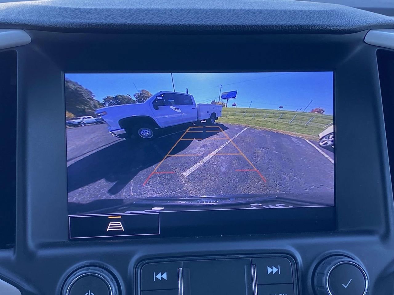 Used 2023 GMC Terrain SLT image 25