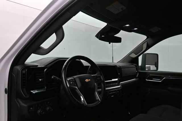 Used 2025 Chevrolet Silverado 2500 LT AWD/4WD image 9
