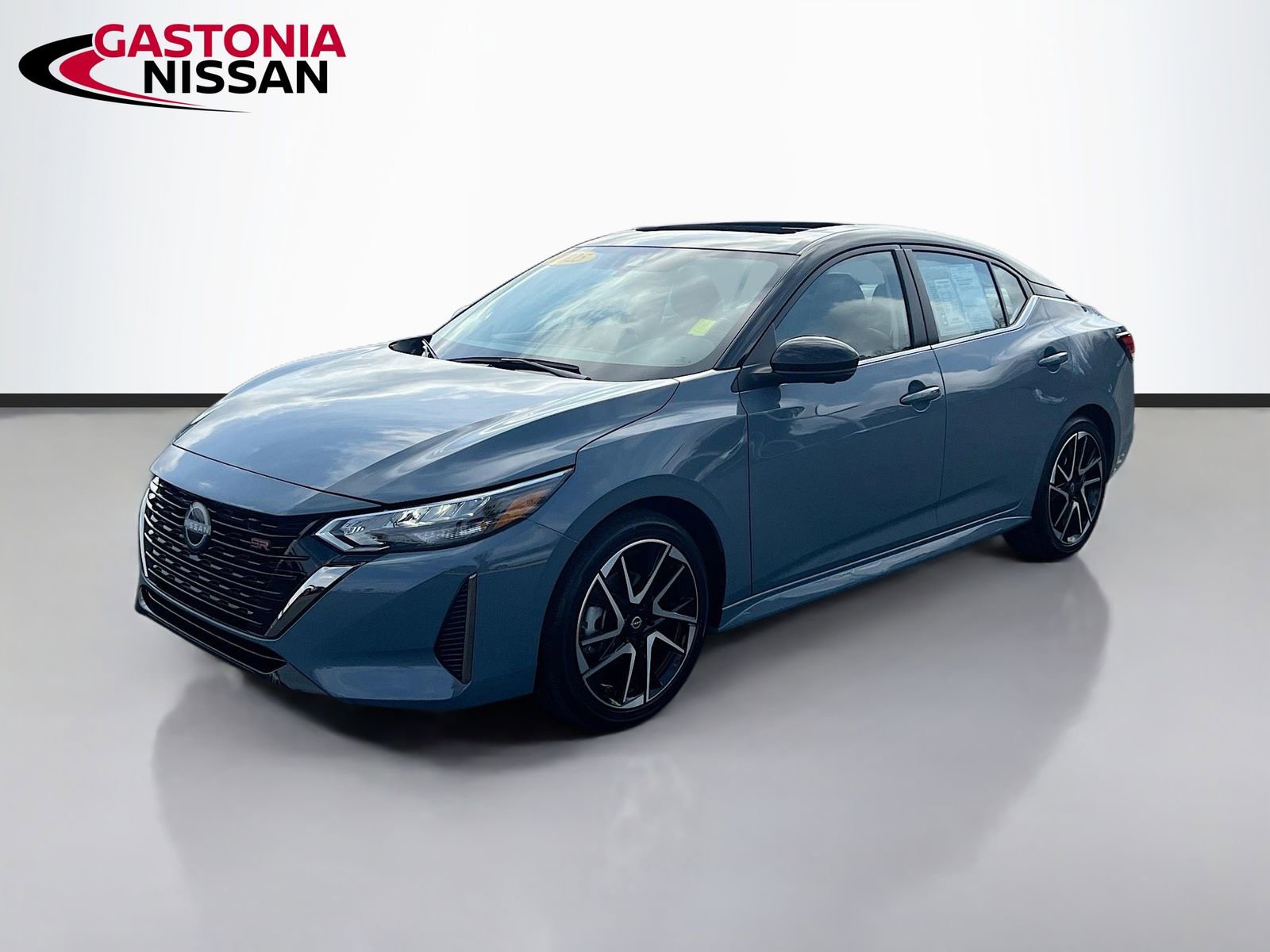 Used 2025 Nissan Sentra SR w/ SR Premium Package image 3