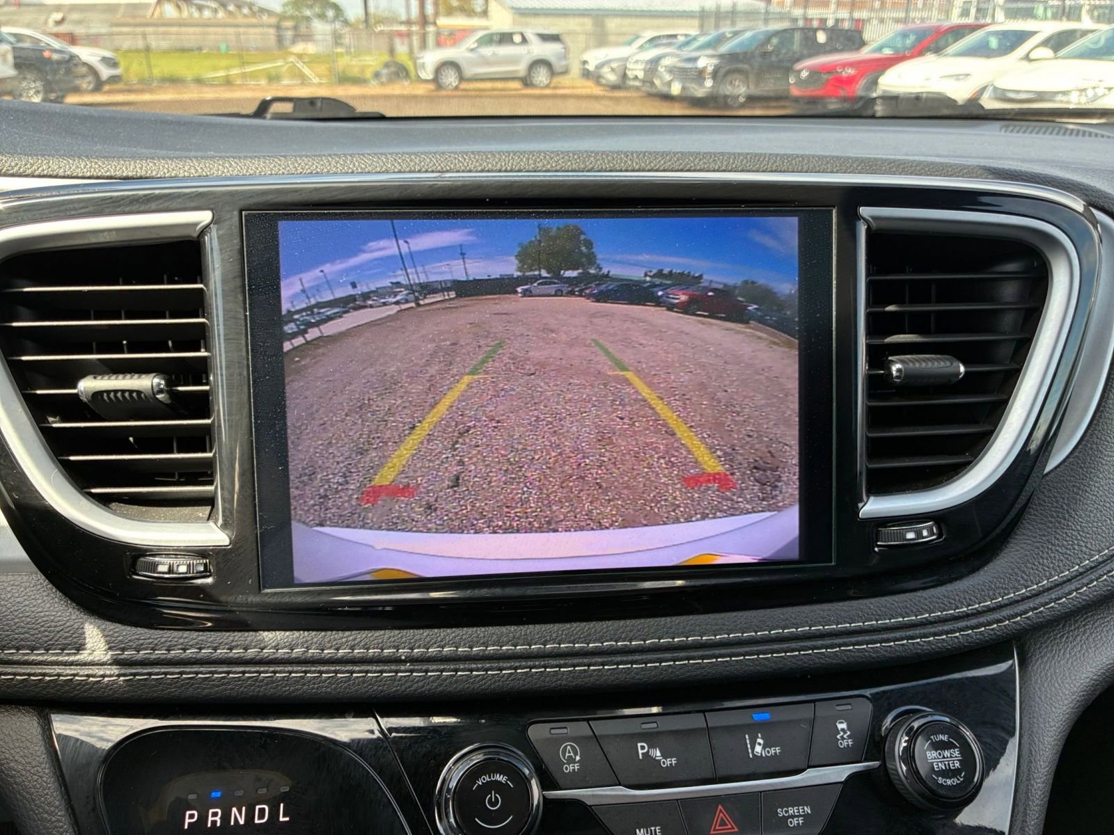 Used 2025 Chrysler Pacifica Limited image 22