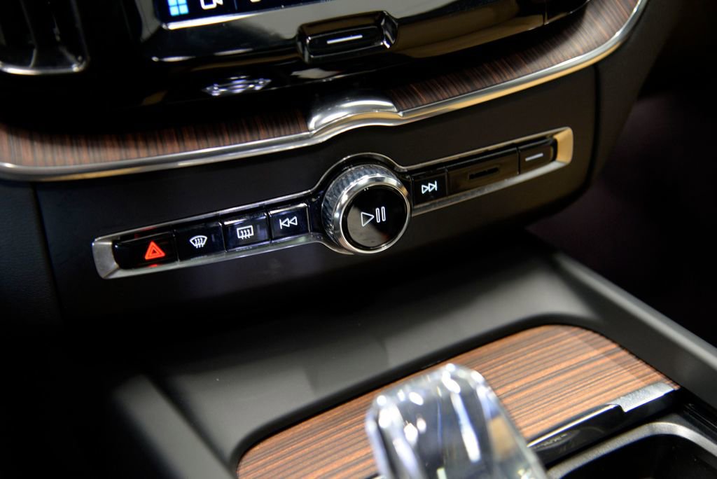 Used 2023 Volvo XC60 T8 Ultimate w/ Protection Package Premier image 25