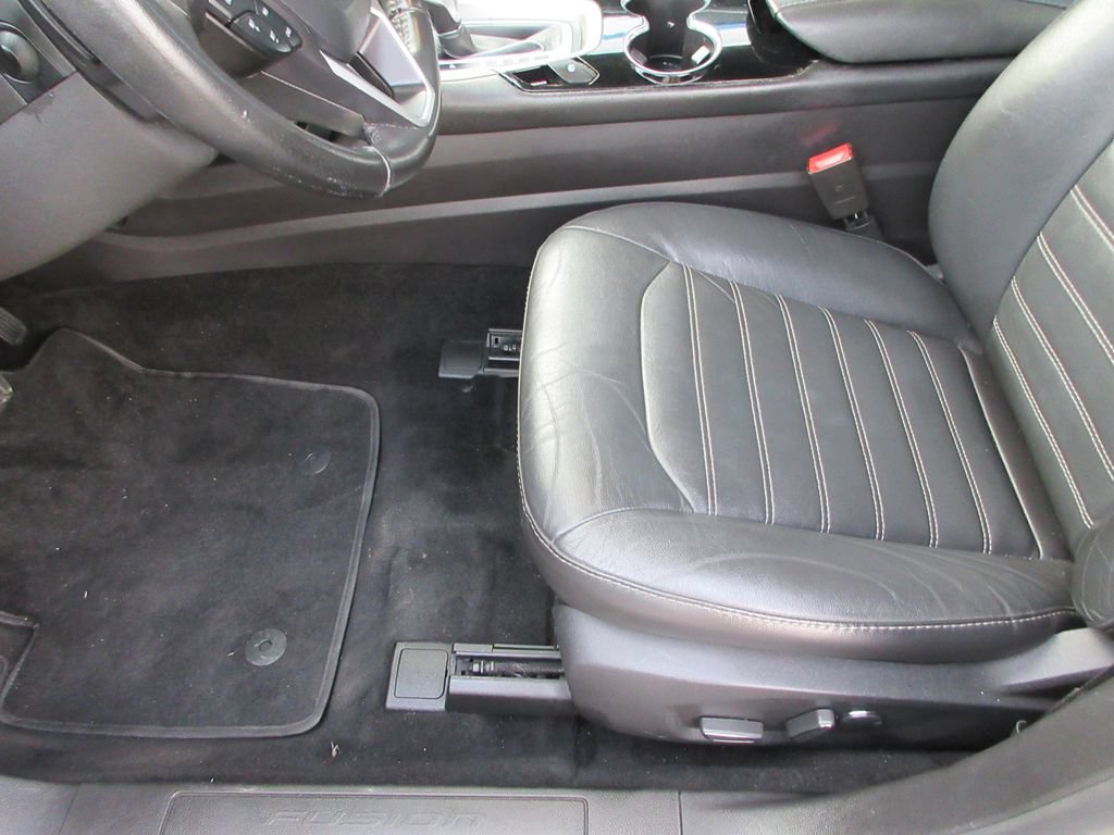 Used 2015 Ford Fusion SE w/ Equipment Group 202A FWD image 20