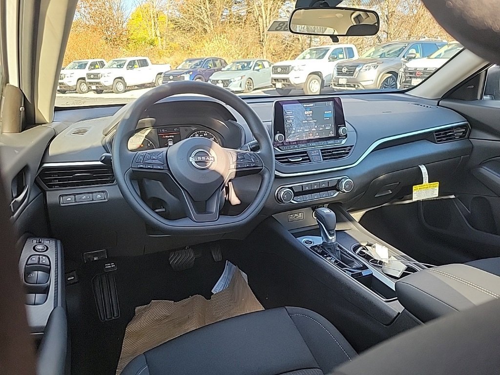 Used 2025 Nissan Altima 2.5 S image 9