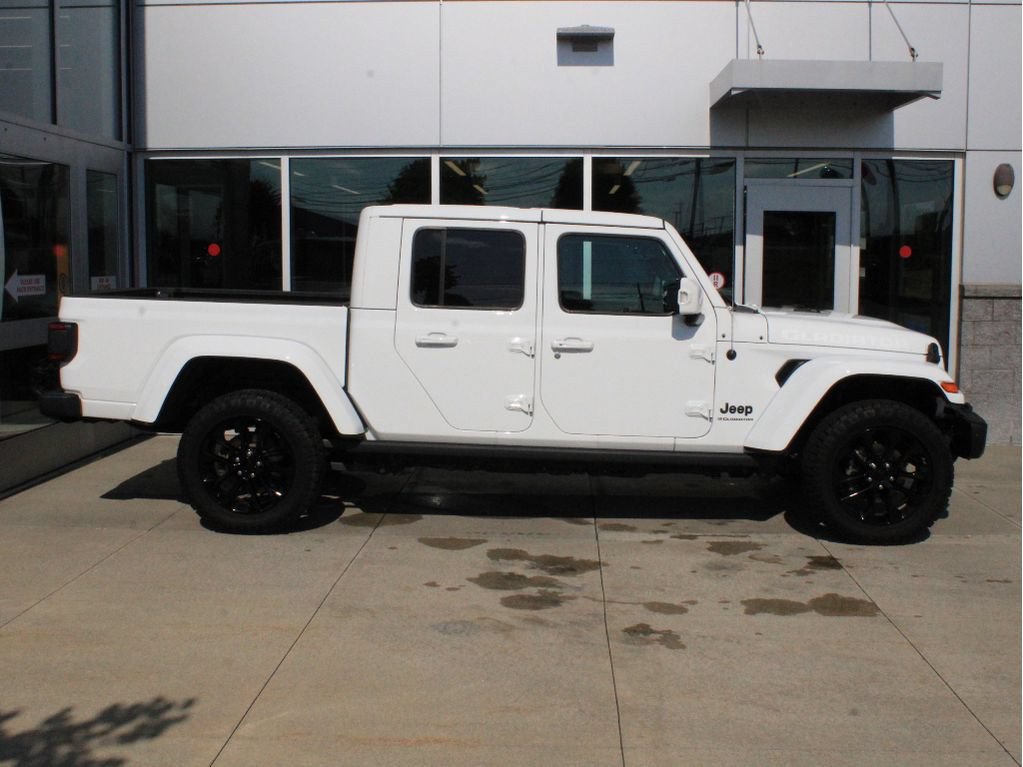 Used 2023 Jeep Gladiator Overland AWD/4WD image 4