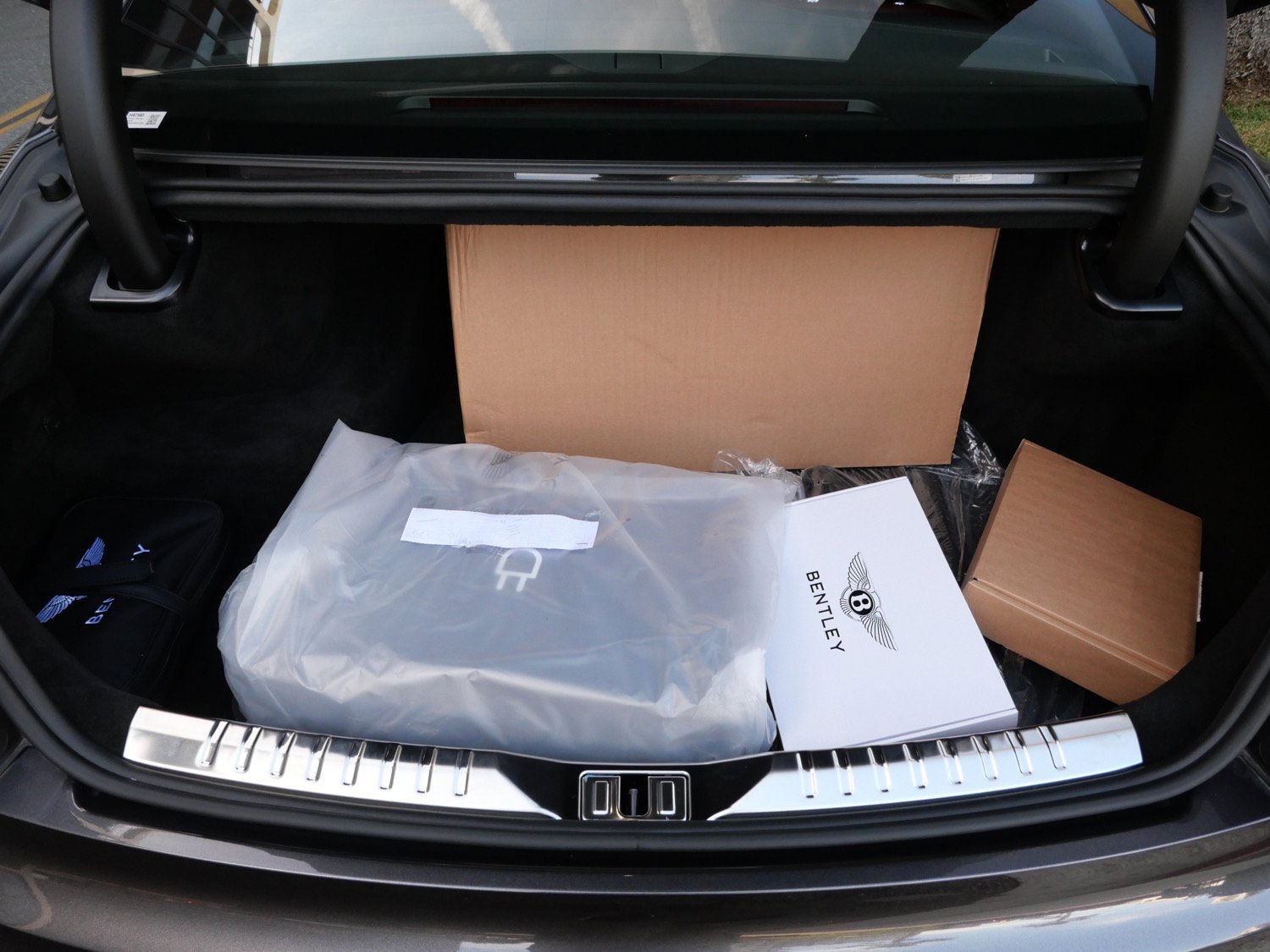 Used 2024 Bentley Flying Spur Azure image 4