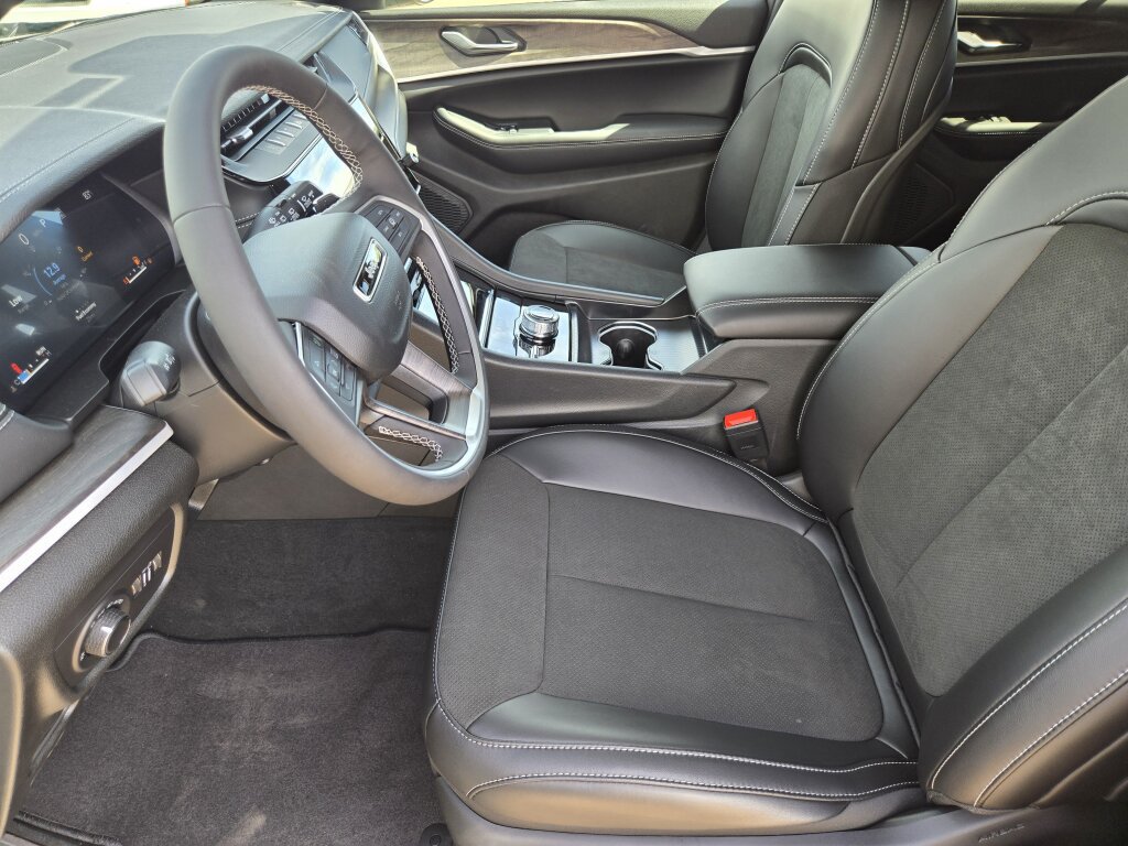 New 2027 Jeep Grand Cherokee Altitude AWD/4WD image 8