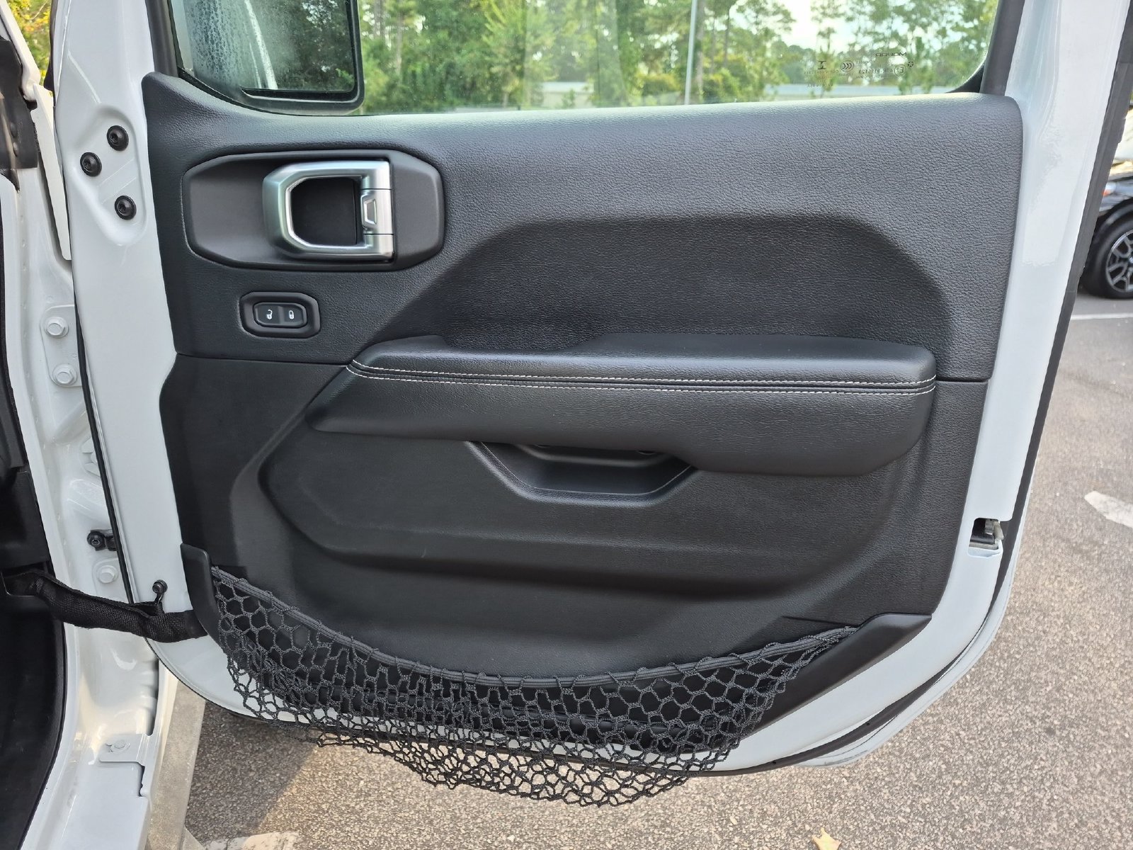 Used 2018 Jeep Wrangler Unlimited Sahara AWD/4WD image 30
