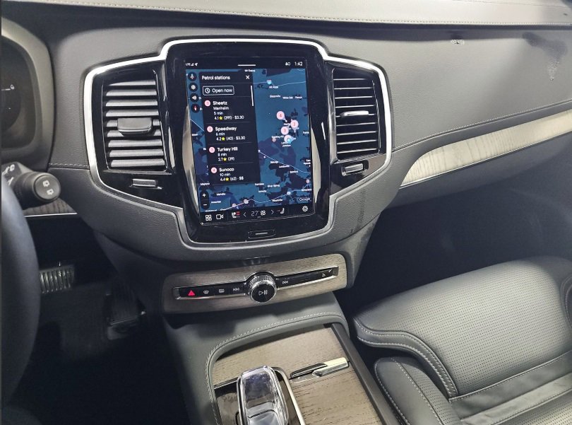 Used 2024 Volvo XC90 T8 Ultimate w/ Protection Package Premier image 12