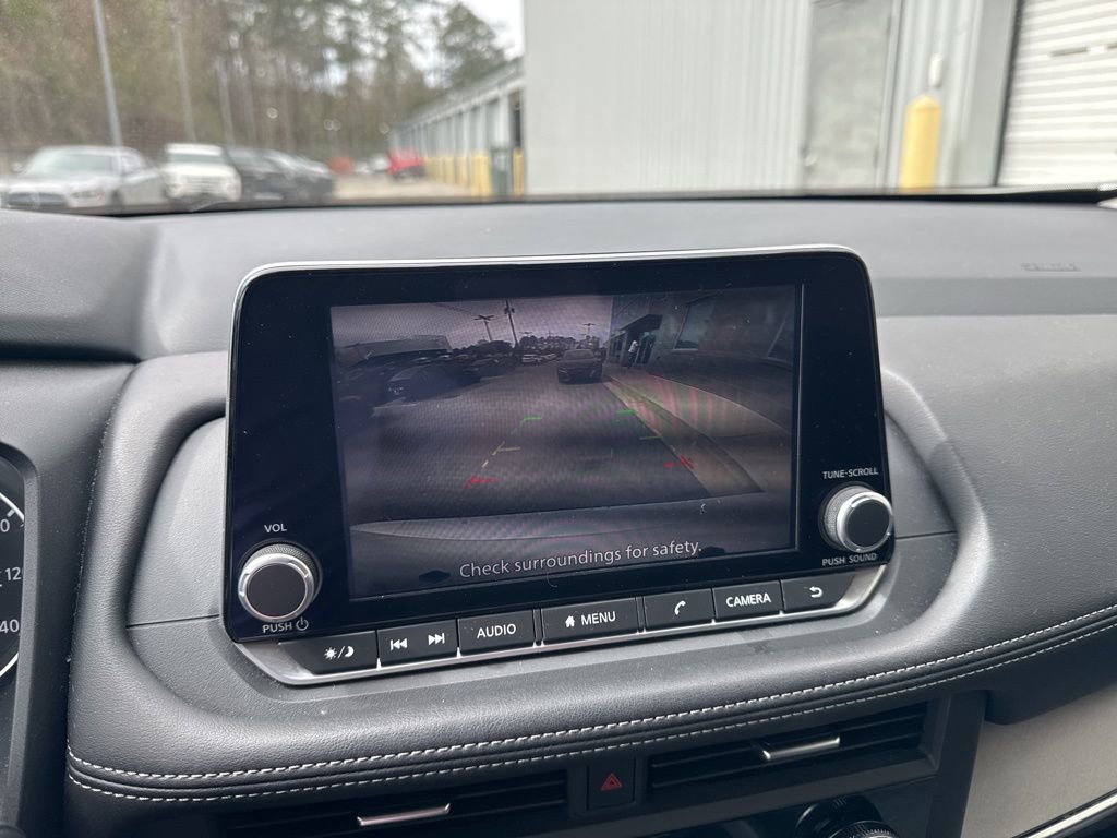 Used 2025 Nissan Rogue SV image 15