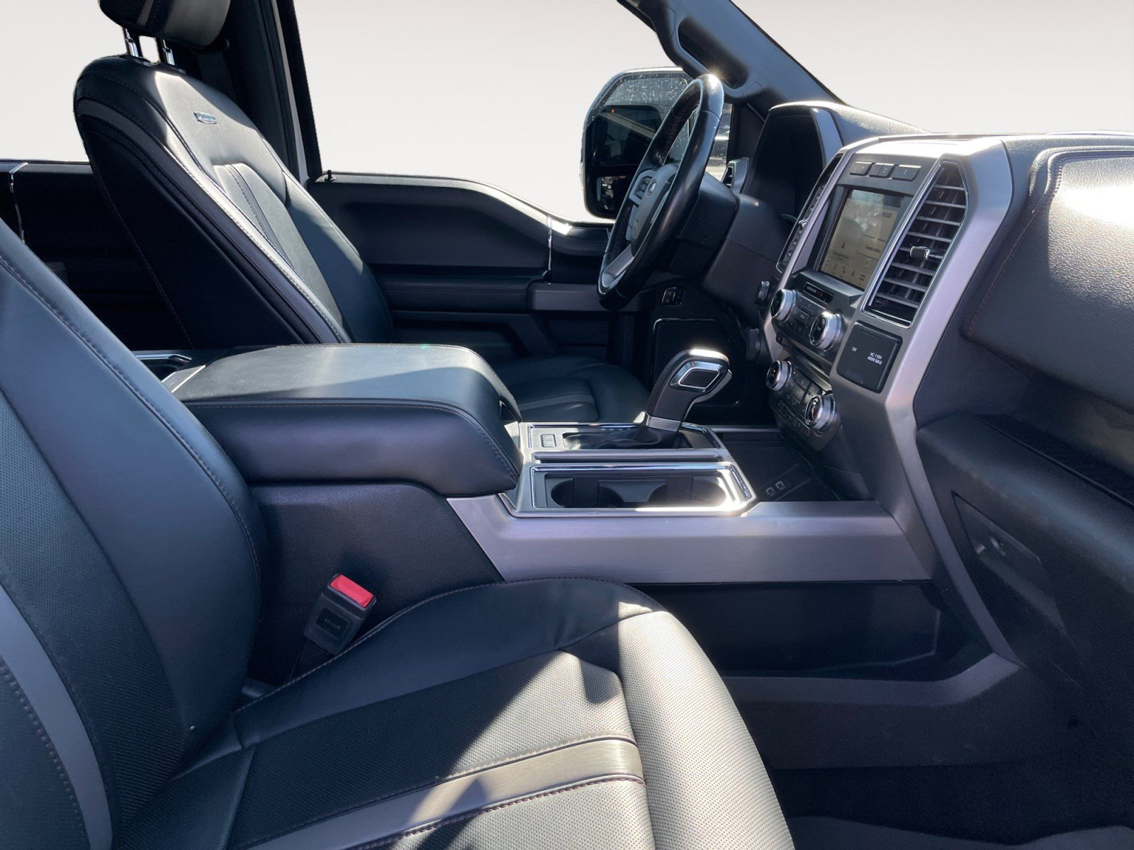 Used 2018 Ford F150 Platinum w/ Equipment Group 701A Luxury image 19