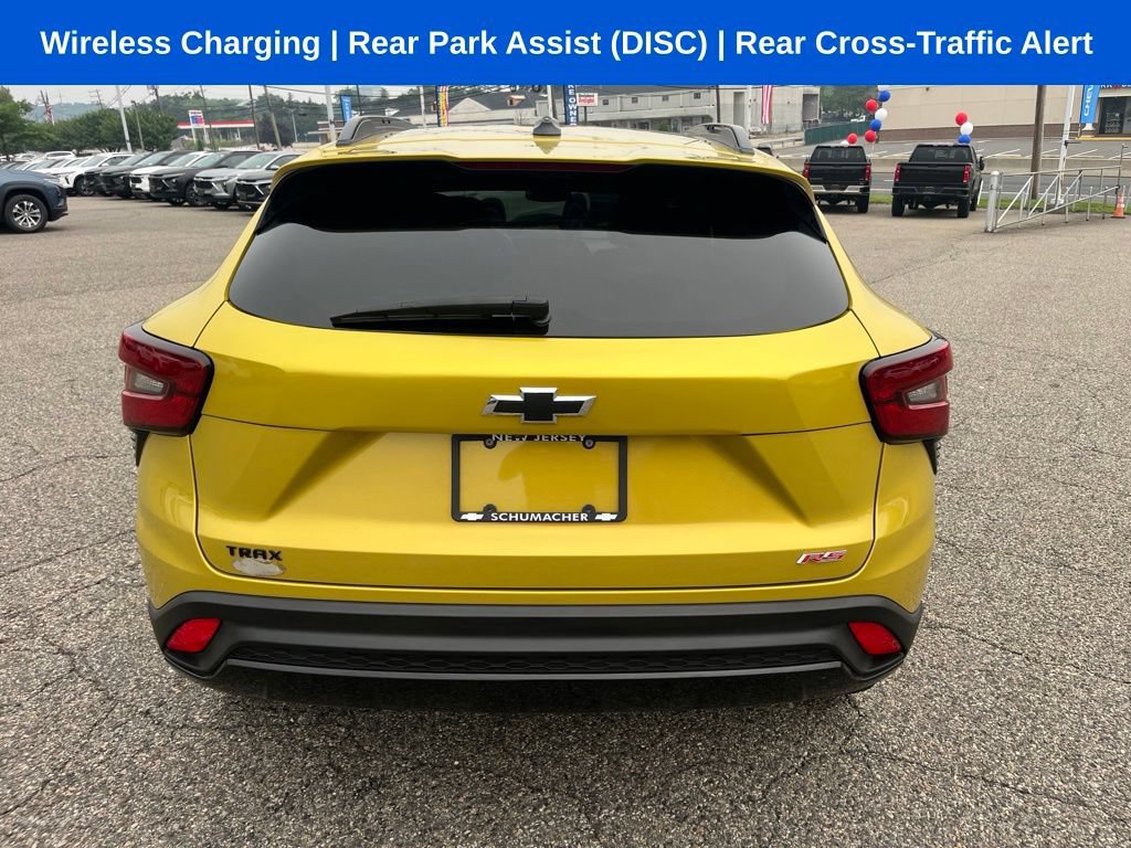 Used 2024 Chevrolet Trax RS w/ Sunroof Package FWD image 6