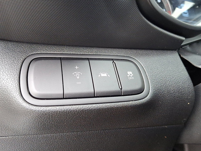 Used 2022 Hyundai Venue SEL image 23