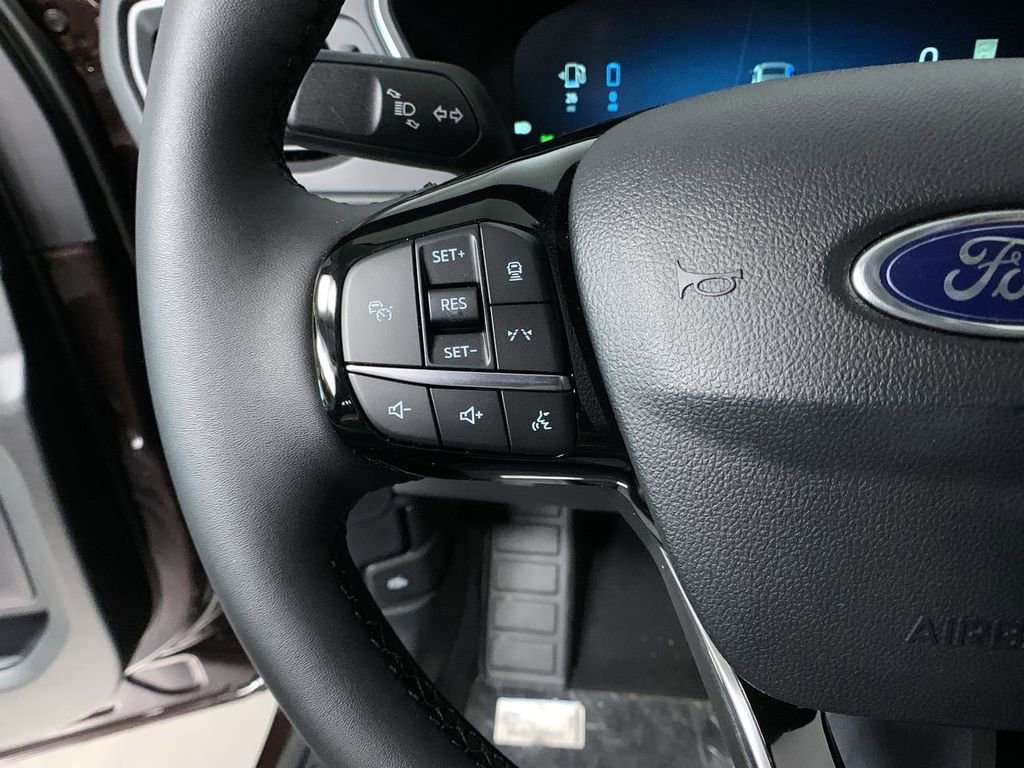 New 2023 Ford Escape SE w/ PHEV Premium Package FWD image 25