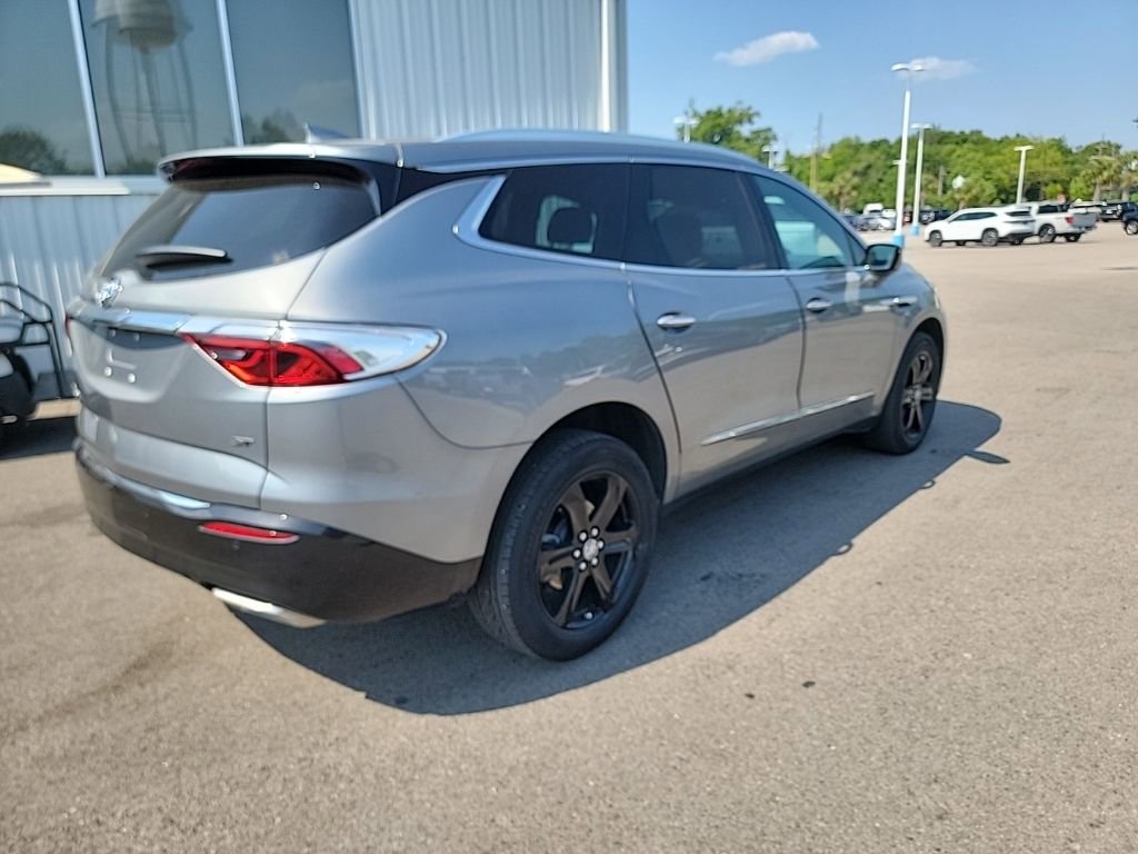 Used 2023 Buick Enclave Essence w/ Sport Touring Edition FWD image 5