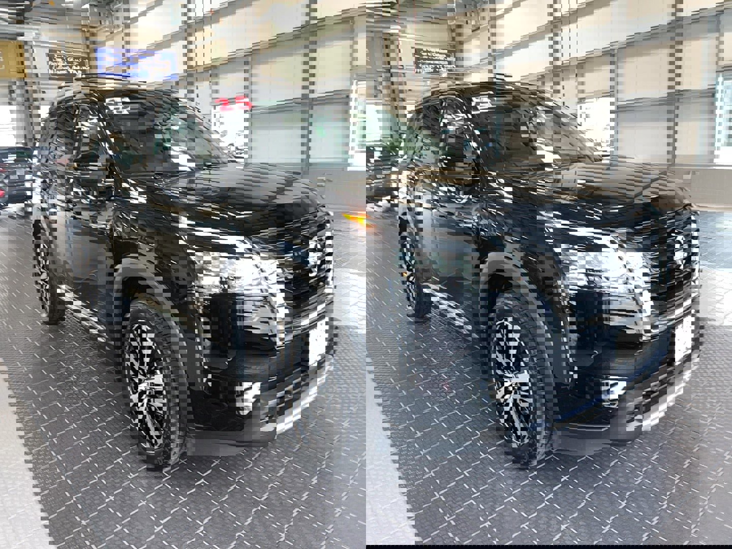 Used 2025 Nissan Pathfinder Platinum AWD/4WD image 1