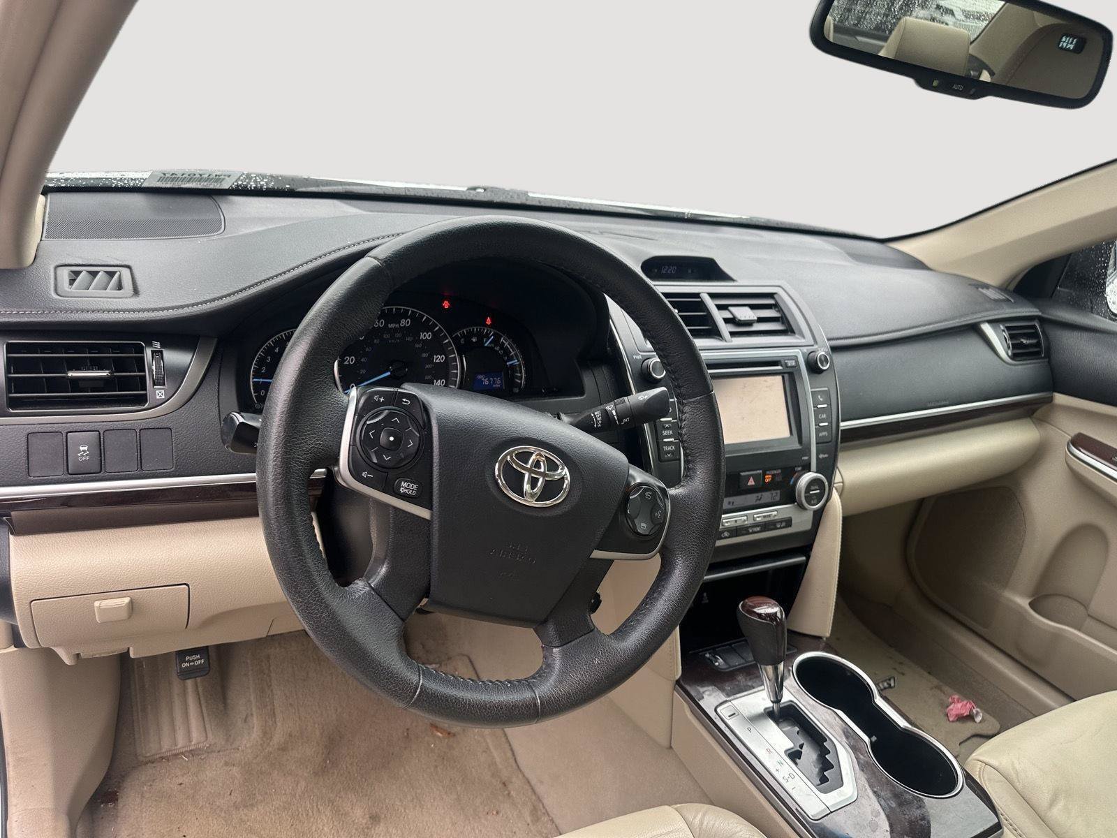 Used 2012 Toyota Camry XLE w/ Leather Pkg FWD image 10