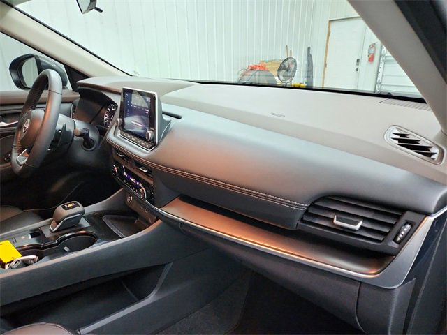 Used 2023 Nissan Rogue SV w/ SV Premium B Package image 34