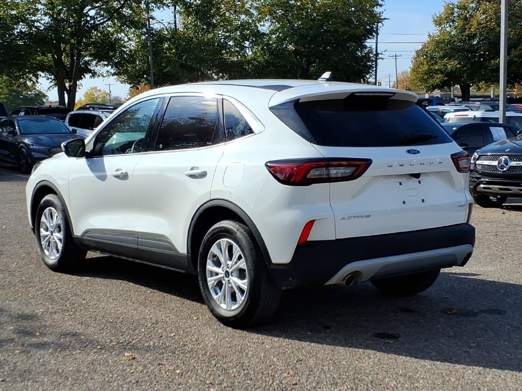 Used 2023 Ford Escape Active w/ Tech Pack #2 AWD/4WD image 3