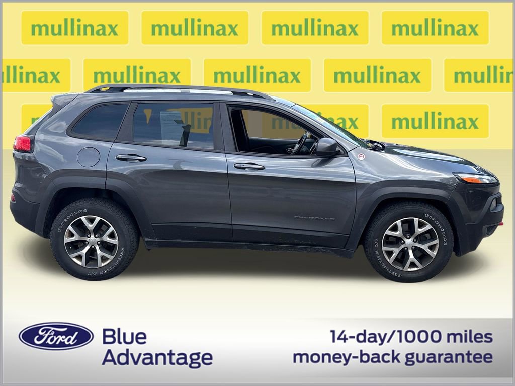 Used 2017 Jeep Cherokee Trailhawk w/ Comfort/Convenience Group image 2