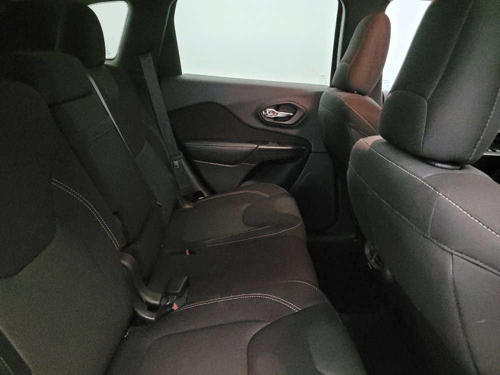 Used 2016 Jeep Cherokee Latitude w/ Cold Weather Group image 19