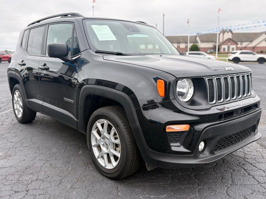 Used 2022 Jeep Renegade Latitude w/ Convenience Group AWD/4WD image 3