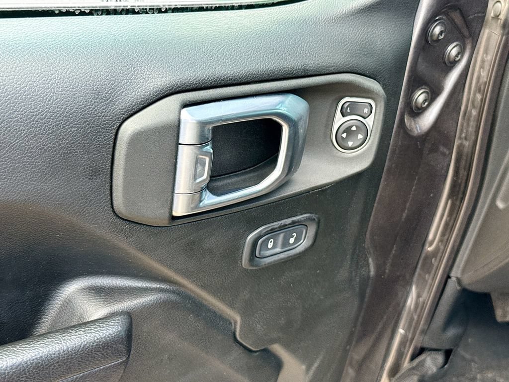 Used 2023 Jeep Wrangler Unlimited w/ Cold Weather Group AWD/4WD image 19