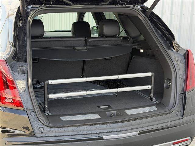 New 2026 Cadillac XT5 Premium Luxury w/ LPO, ONYX Package FWD image 5