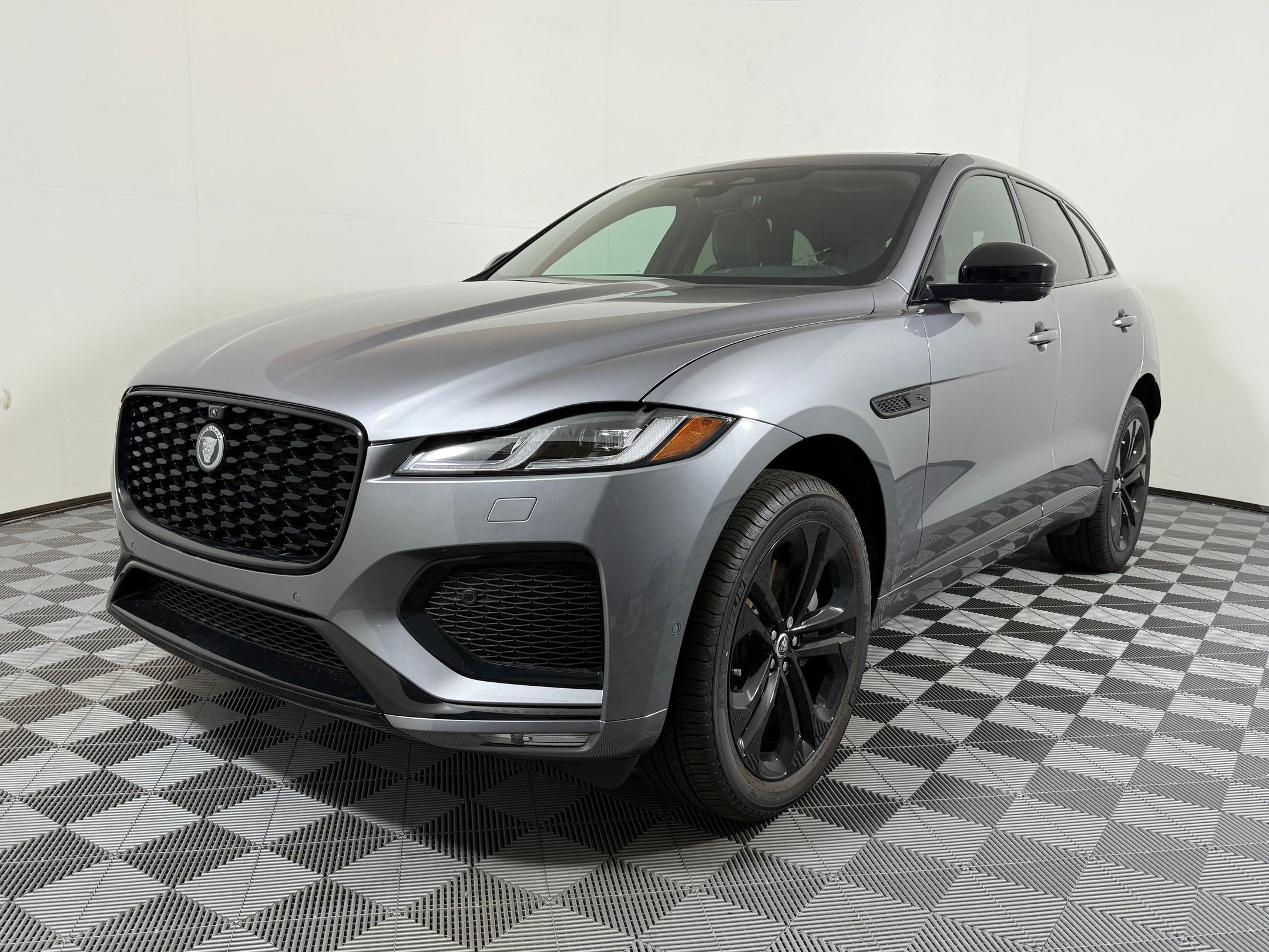New 2026 Jaguar F-PACE R-Dynamic S AWD/4WD image 1