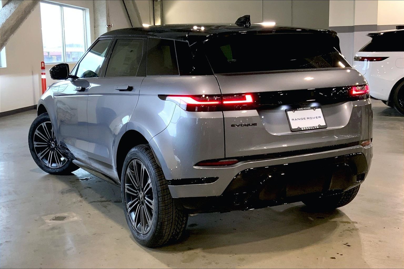 New 2026 Land Rover Range Rover Evoque Dynamic SE AWD/4WD image 12