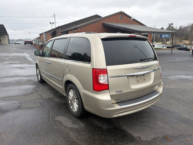 Used 2012 Chrysler Town & Country Limited w/ Luxury Group image 12