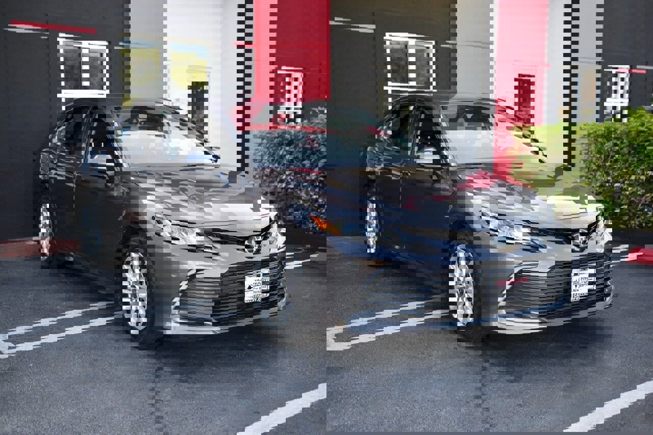 Used 2024 Toyota Camry LE image 1