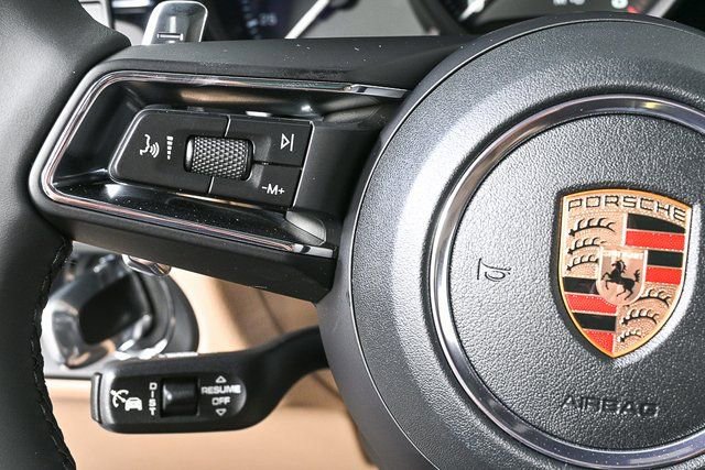 Certified 2026 Porsche Macan image 11