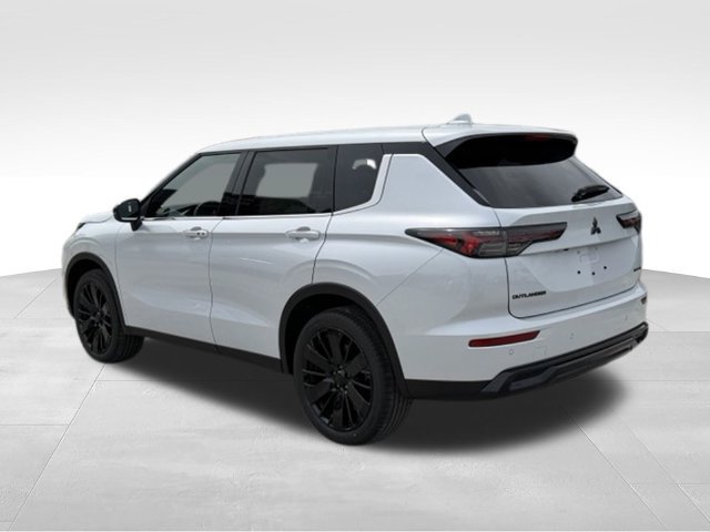 New 2026 Mitsubishi Outlander LE FWD image 5