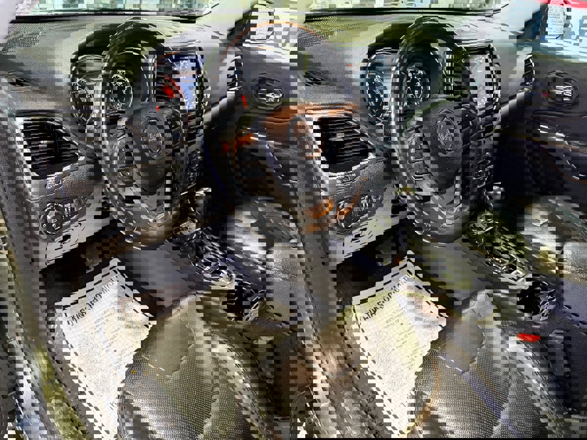 Used 2019 Jeep Cherokee Limited image 29