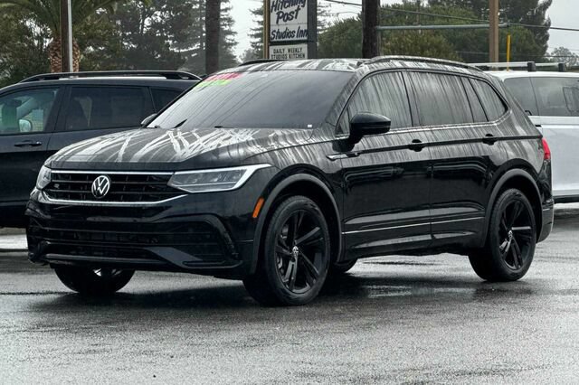 Used 2024 Volkswagen Tiguan SE R-Line FWD image 8