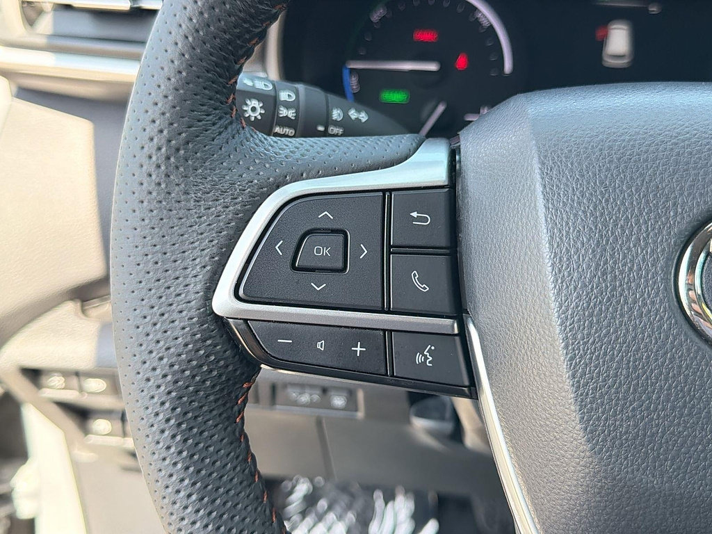 Used 2024 Toyota Sienna XSE w/ XSE Plus Package FWD image 9