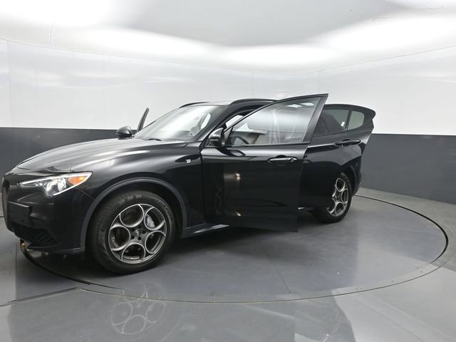Used 2023 Alfa Romeo Stelvio Ti AWD/4WD image 36