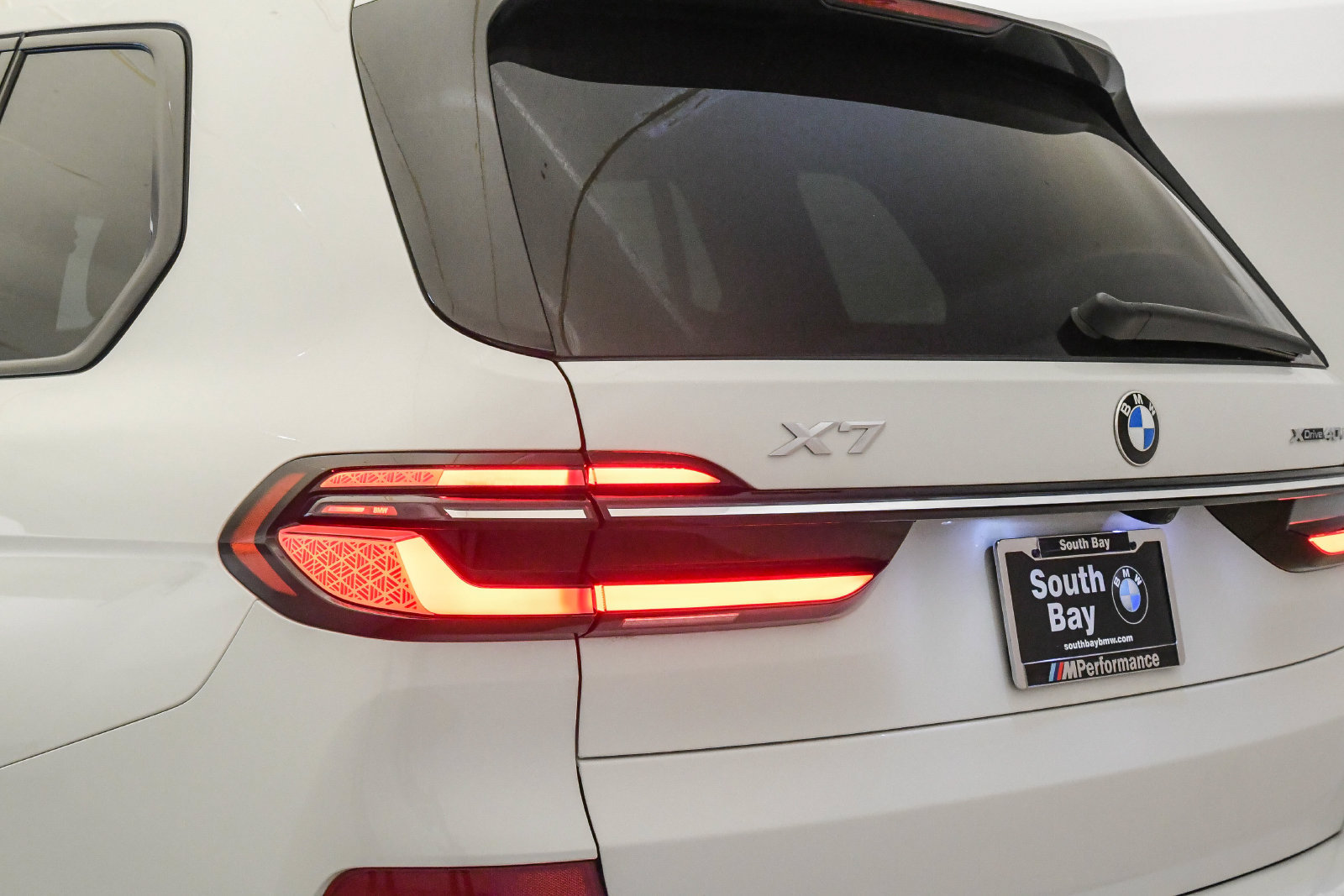 Certified 2024 BMW X7 xDrive40i w/ M Sport Package AWD/4WD image 12