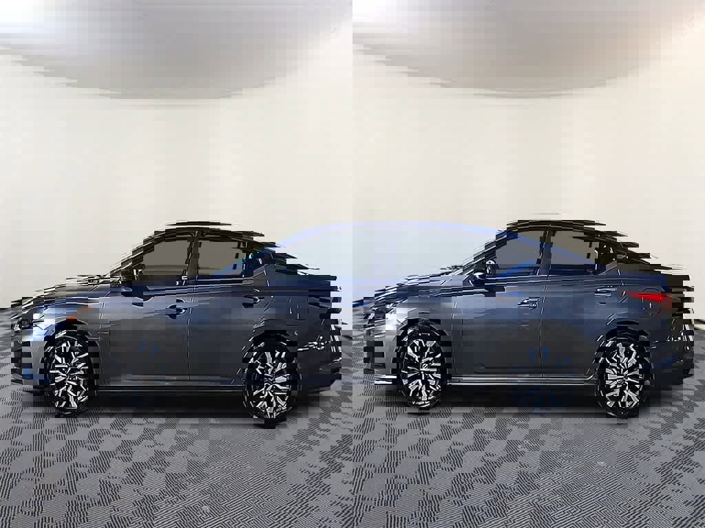 Used 2024 Nissan Altima 2.5 SV image 7