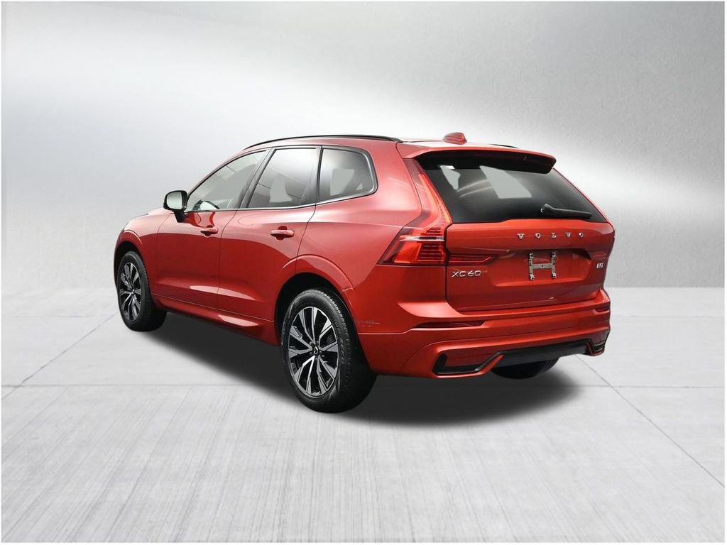 Used 2024 Volvo XC60 B5 Core AWD/4WD image 3
