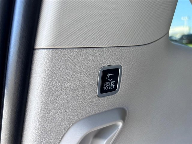 Used 2024 Jeep Wagoneer Series II w/ Convenience Group I image 8