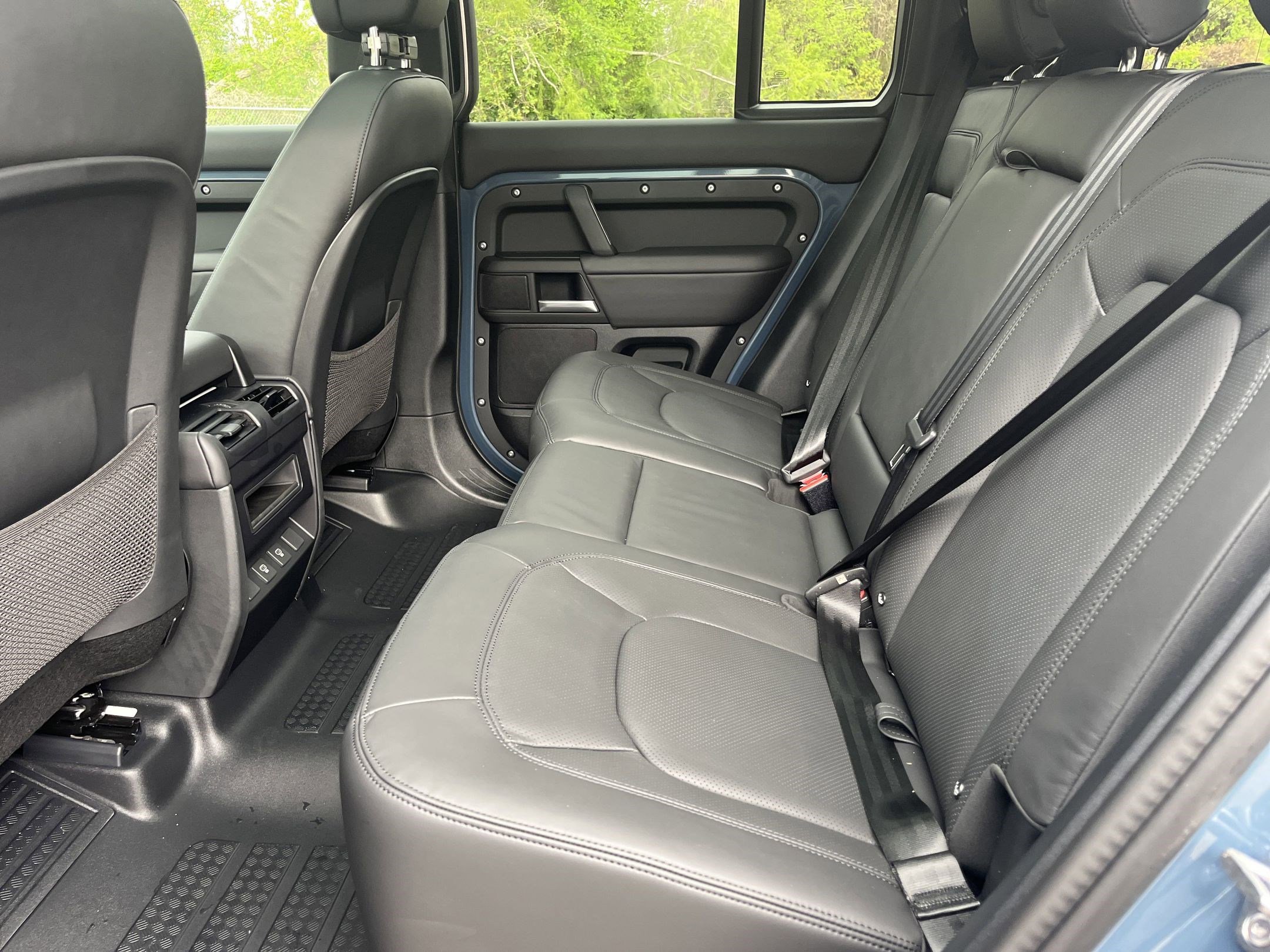 Used 2025 Land Rover Defender 110 S image 12