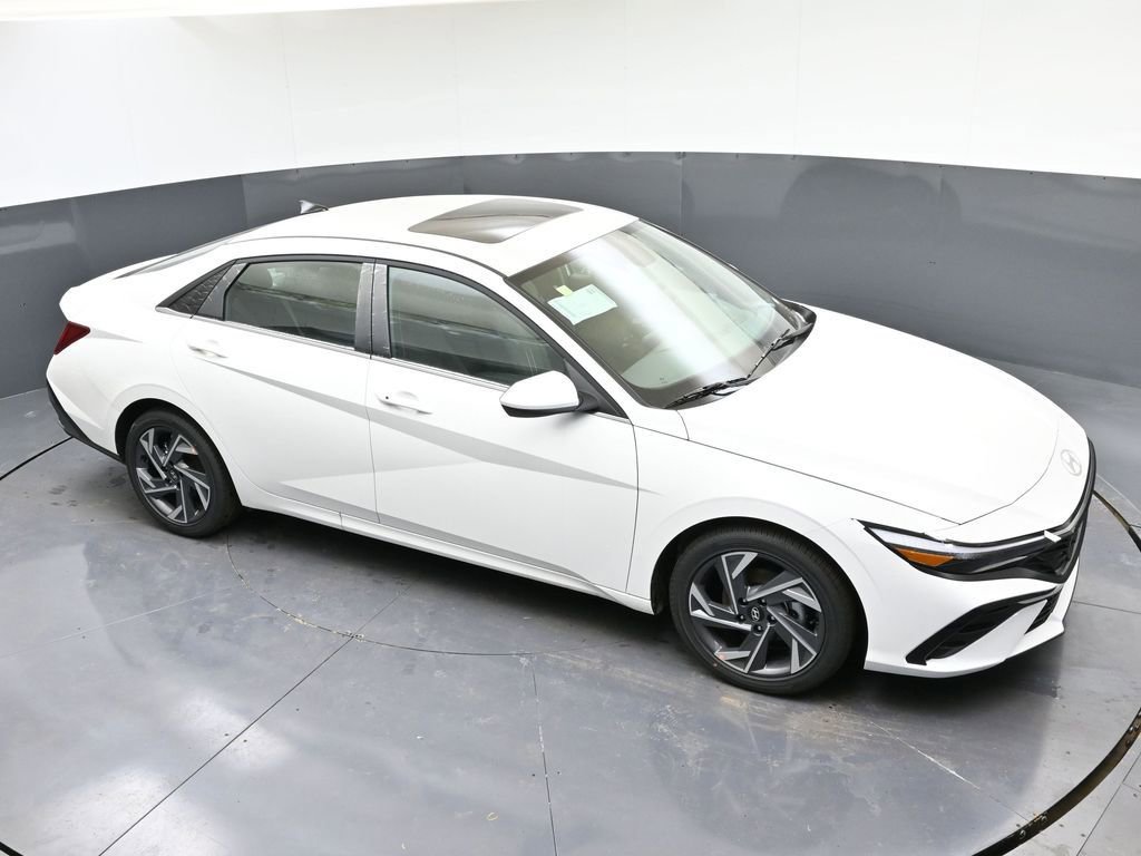 Certified 2025 Hyundai Elantra SEL image 41