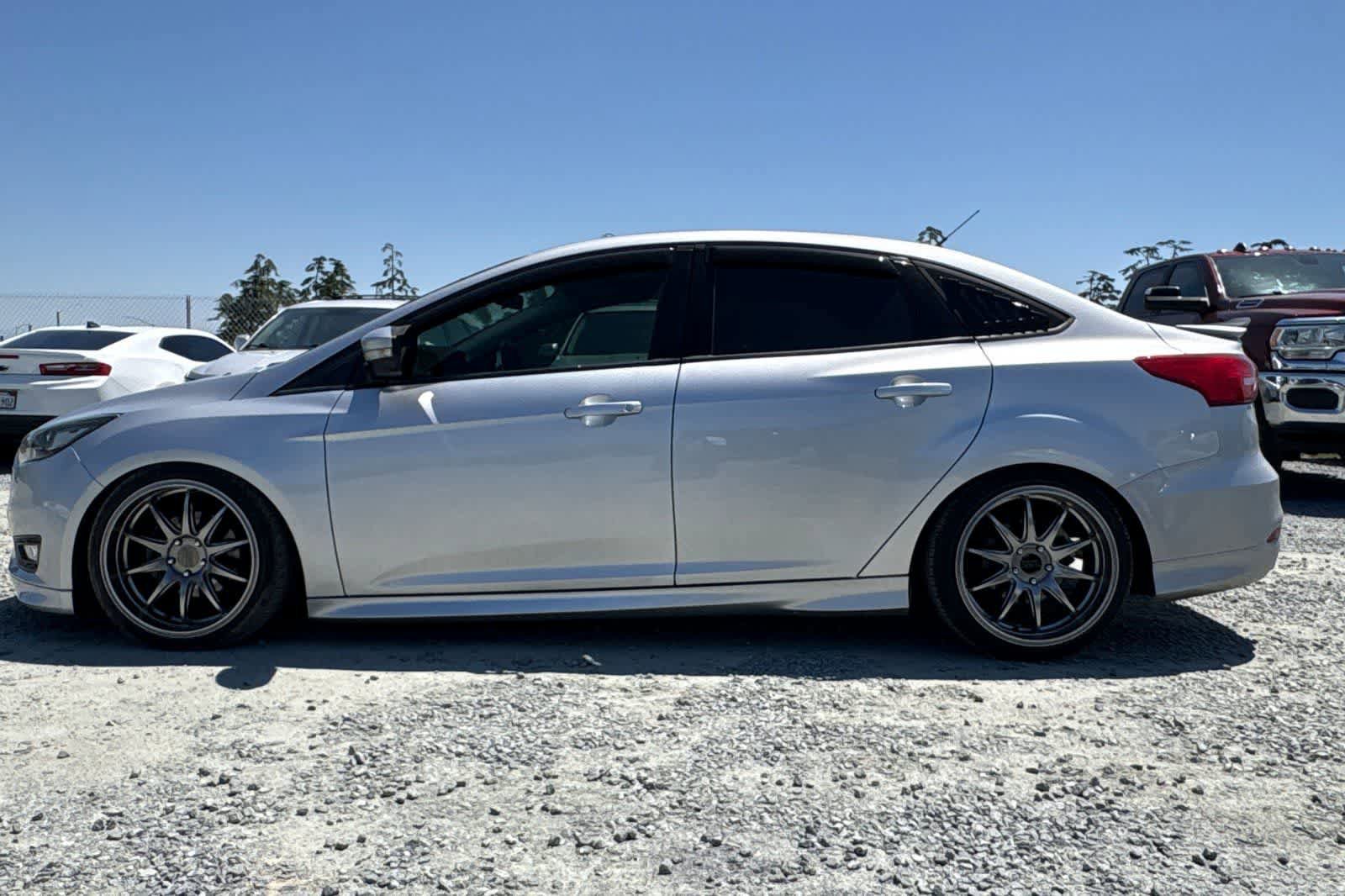 Used 2015 Ford Focus SE w/ SE Sport Package FWD image 6